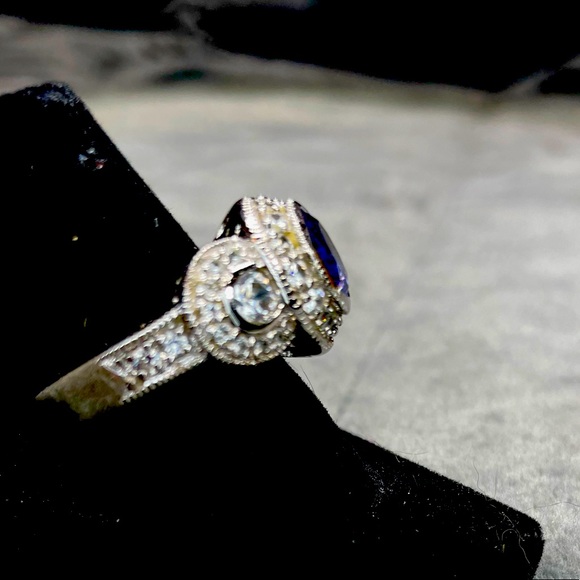 Round Purple stone with pillows of simulated diamonds .925 Sterling silver - Picture 8 of 14